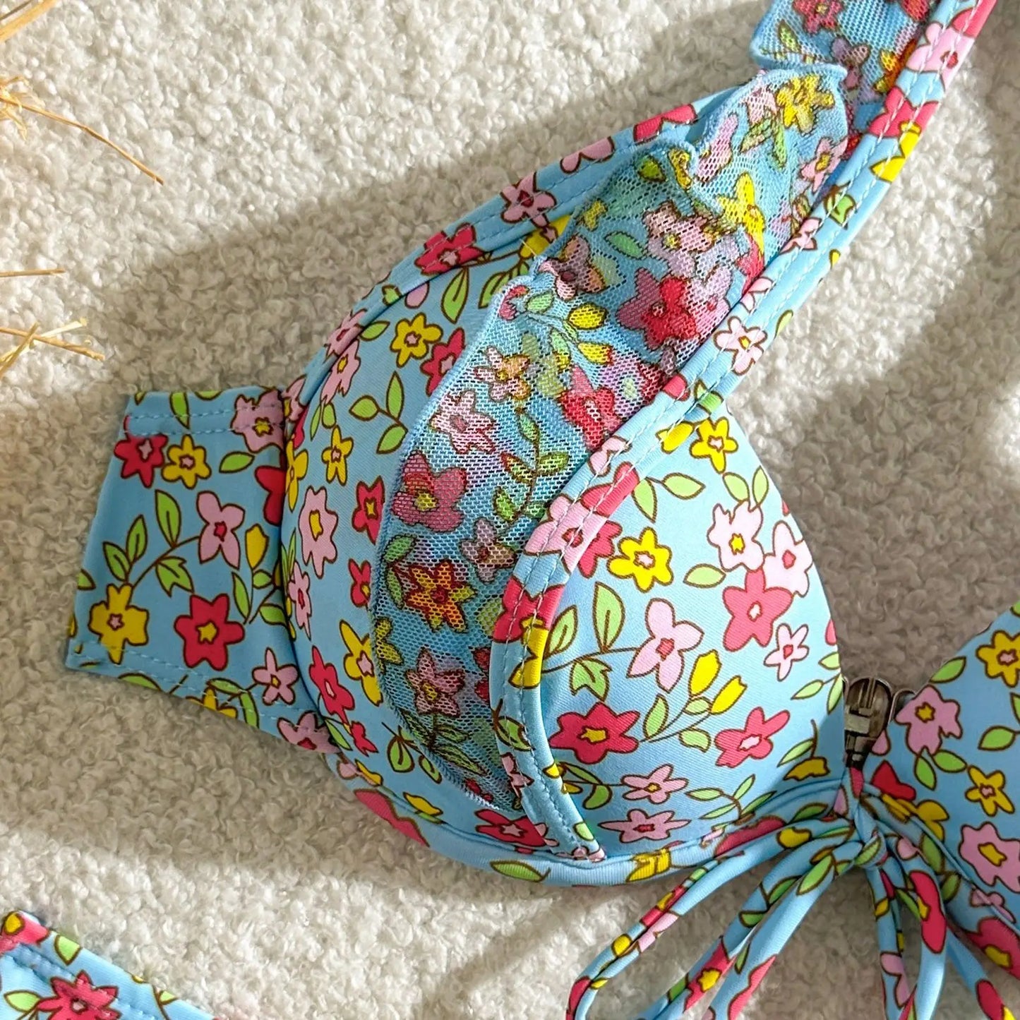 Bauchfreies Bikini-Set mit Push-up-Effekt und hohem Bund – ideal für Strand und Pool