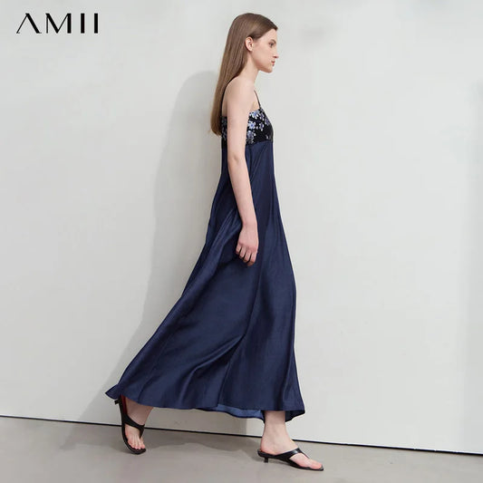 Ärmelloses Damenkleid in dunkelblau mit Blumenbesatz am Oberteil und A-Linien-Saum