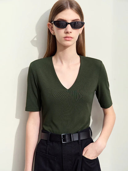 Damen T-Shirt im Minimalismus-Stil mit V-Ausschnitt und halben Ärmeln