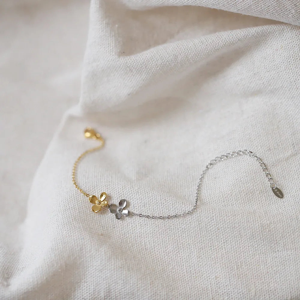 Damen-Kettenarmband mit Blumenanhänger aus Titanstahl
