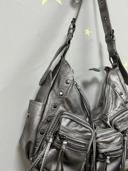 Damen-Schultertasche aus Vintage PU-Leder mit Mehrfachen Innenfächern und Quasten Alltagsbegleiter