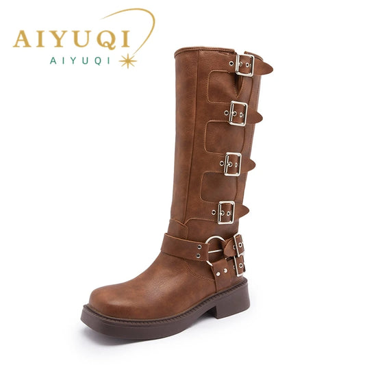 Braune Stiefel mit quadratischer Spitze und drei Schnallen am Schaft, Blockabsatz