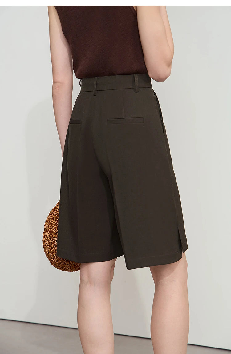 Damen Shorts im minimalistischen Stil mit Tasche für den Sommer