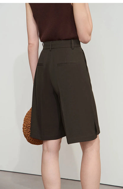 Damen Shorts im minimalistischen Stil mit Tasche für den Sommer