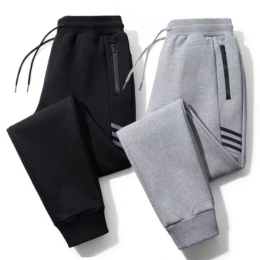Lässiger Herren-Jumpsuit mit Kapuze und sportlichem Design – ideal für Freizeit und Sport.
