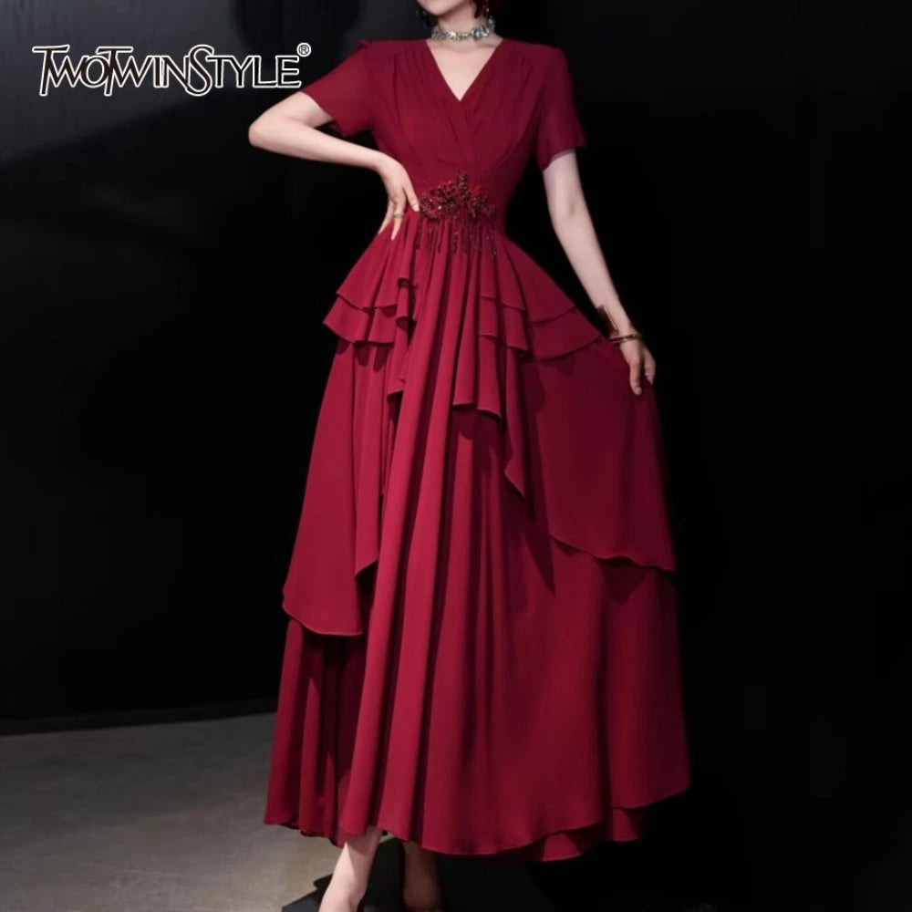 Ärmelloses Damen-Kleid mit V-Ausschnitt und transparenten Einsätzen – elegantes Patchwork-Design mit Falten für einen stilvollen Auftritt.