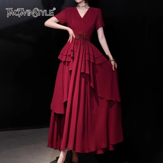 Ärmelloses Damen-Kleid mit V-Ausschnitt und transparenten Einsätzen – elegantes Patchwork-Design mit Falten für einen stilvollen Auftritt.