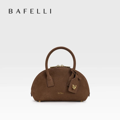Bowlingtasche aus Wildleder-Optik in Terracotta-Braun mit Griffbügeln und goldfarbenen Details