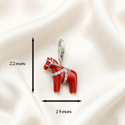 Pferde-Charm, rot emailliert, 925-Sterlingsilber, mit Maßenangaben 22 mm und 14 mm