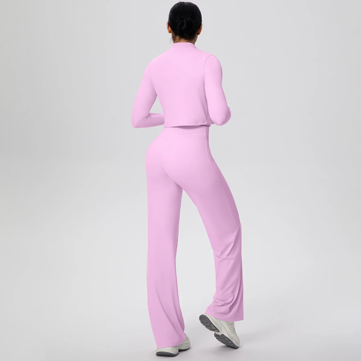 Rosa Yoga-Set für Damen: Cropjacke und Hose, Rückansicht mit langem Beinverlauf