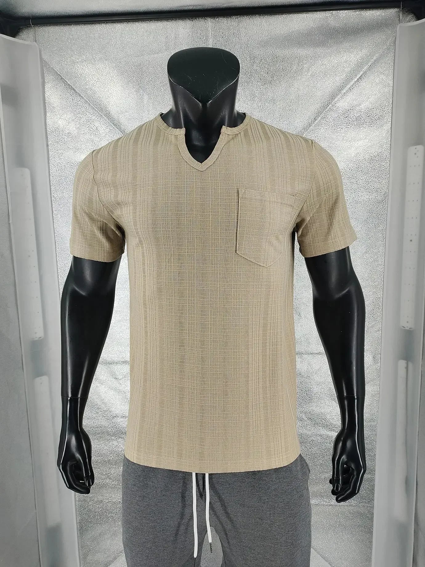 Herren-Casual-Poloshirt mit V-Ausschnitt, Brusttasche und Knopfleiste – vielseitiges, einfarbiges Business-T-Shirt
