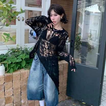 Elegantes Damenkleid mit V-Ausschnitt, langen Ärmeln und Rüschen im Patchwork-Design – figurbetont und stilvoll
