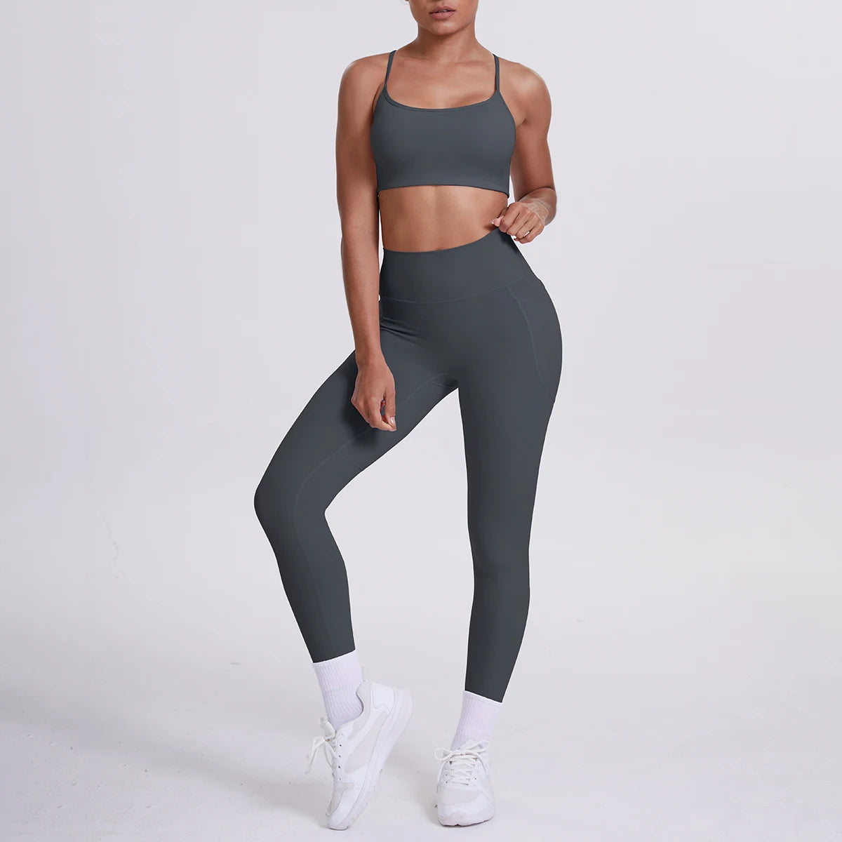 Damen Yoga-Set: dunkler Sport-BH und Leggings, schmale Träger, hohe Taille