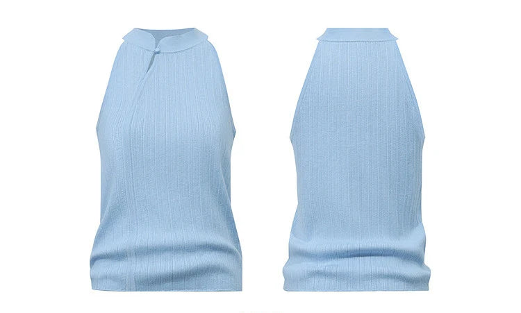 Hellblaues Stricktop, Vorder- und Rückansicht, ärmellos mit Stehkragen