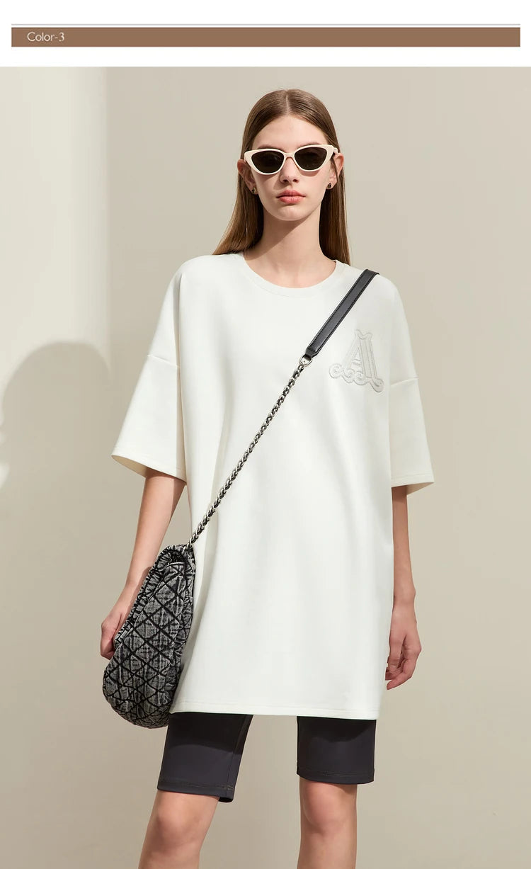 Damen Rundhals-T-Shirt im minimalistischen Stil mit lässiger Stickerei und kurzen Ärmeln