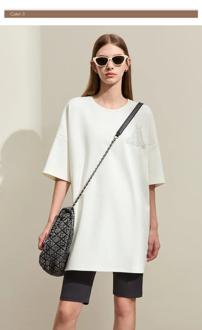 Damen Rundhals-T-Shirt im minimalistischen Stil mit lässiger Stickerei und kurzen Ärmeln