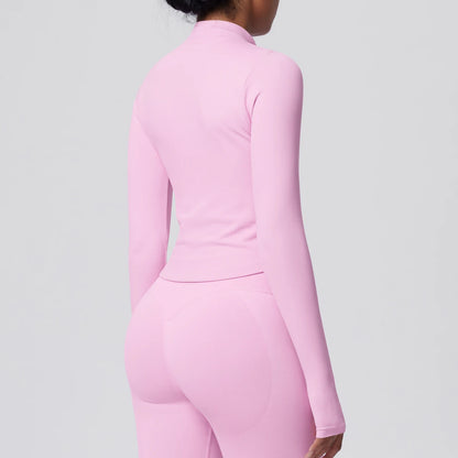 Damen Yoga-Jacke in Pastellrosa, Rückansicht mit geradem Rückenverlauf und langem Ärmel