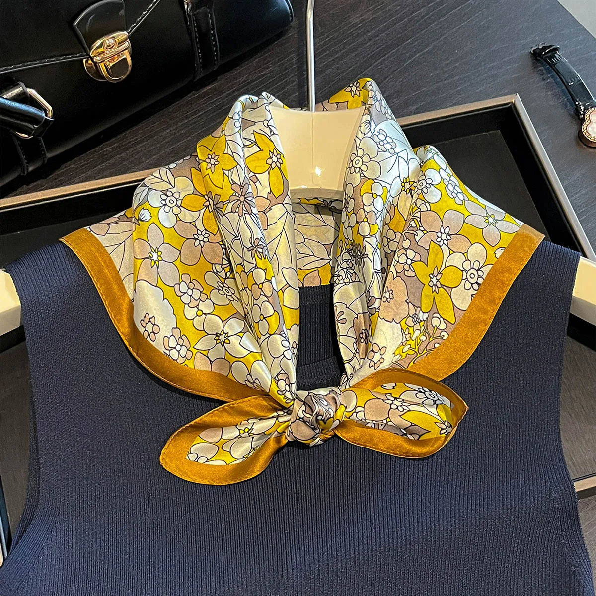 Damen Seidensatin Schal quadratisch Blumenprint Kopftuch Bandana Hijab Neu F