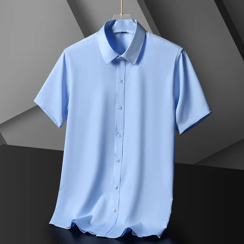 Kurzes Herren-Leinenhemd mit kurzen Ärmeln – ideal für den Sommer und lässige Anlässe.