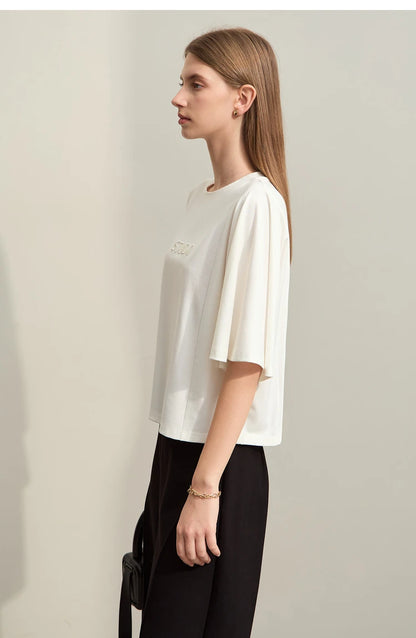 Damen T-Shirt mit elastischen Flare-Ärmeln und Perlen-Stickerei im minimalistischen Stil
