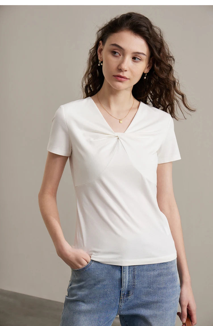 Damen T-Shirt im Minimalismus-Stil mit V-Ausschnitt und dünnem Design