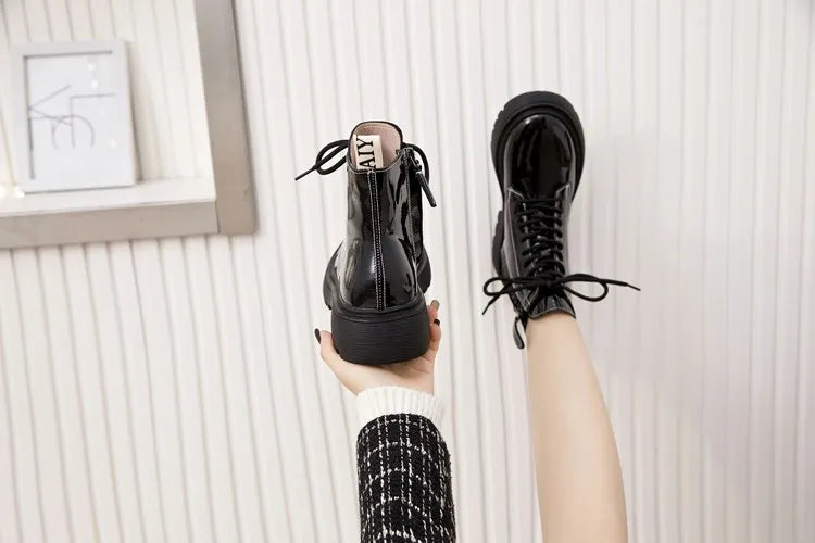 Damen-Schnürstiefel, schwarz, kurzschaftig, dicke Profilsohle