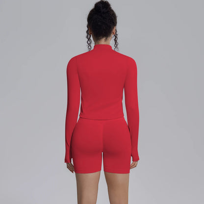 Damen Yoga-Set in Rot, Rückansicht: Langarmjacke mit Sport-BH und Shorts