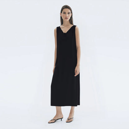 Elegantes Damenkleid Mit Perlendetails Und V-Ausschnitt