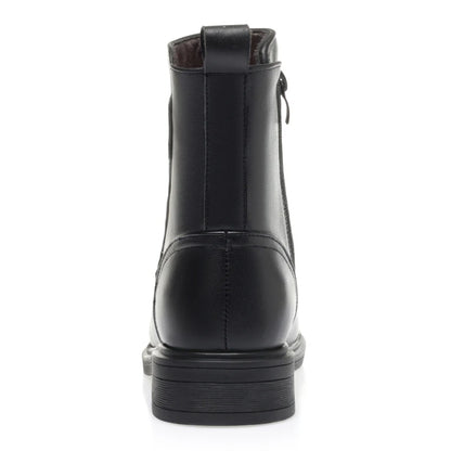 Schwarzer Chelsea-Boot mit Leder-Schlaufe am Schaft, glatter Sohle und Blockabsatz