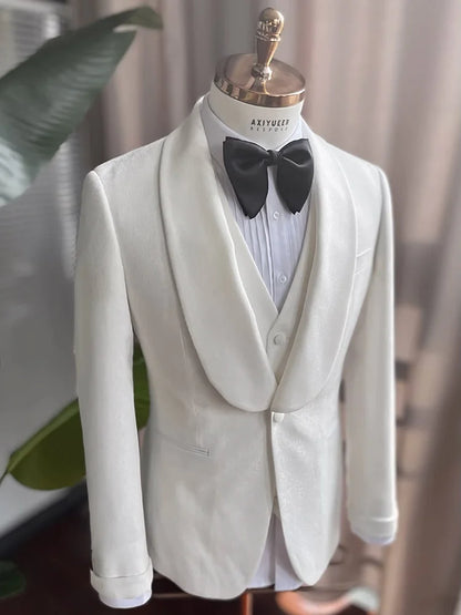 Eleganter Herrenanzug mit braunen Streifen, doppelreihig – ideal für Hochzeiten und festliche Anlässe.