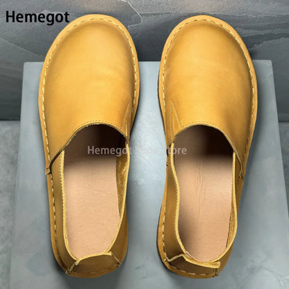 Gelber Herren-Slip-On-Lederschuh mit rundem Zeh, offene Öffnung, Innenansicht