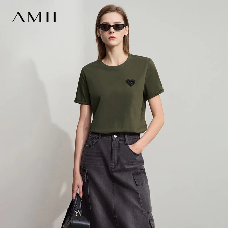 Damen T-Shirt im minimalistischen Stil mit bestickten Liebesperlen für den Sommer