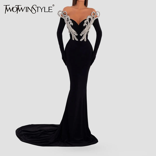 Schulterfreies ärmelloses Damenkleid mit Patchwork-Design und Faltendetails – figurbetont und elegant