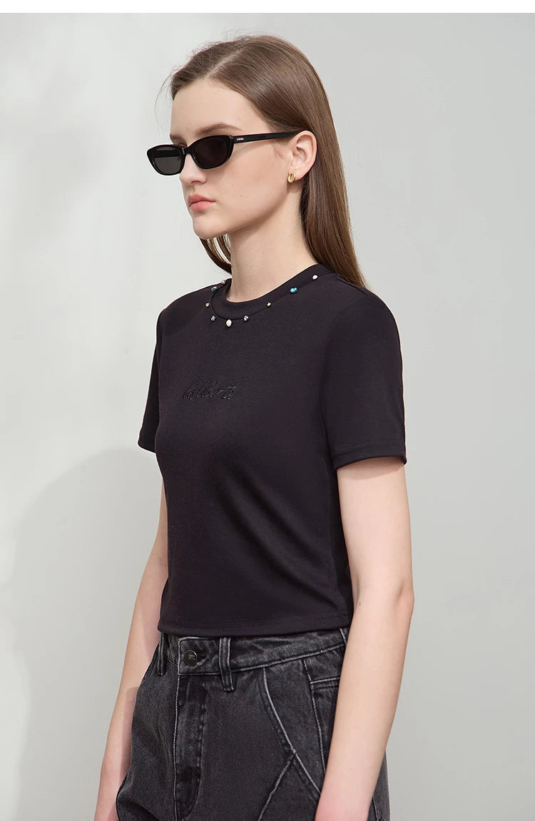 Damen Kurzarm T-Shirt im minimalistischen Design für den Sommer 2025