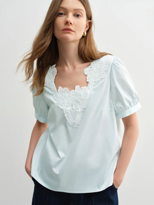 Minimalistisches Damen-T-Shirt mit doppeltem Ausschnitt und Anti-Flecken-Technologie – vielseitiges Sommeroberteil