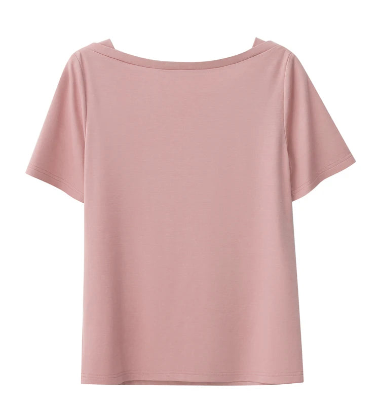 Damen T-Shirt im minimalistischen Stil mit One-Line Kragen und kurzen Ärmeln