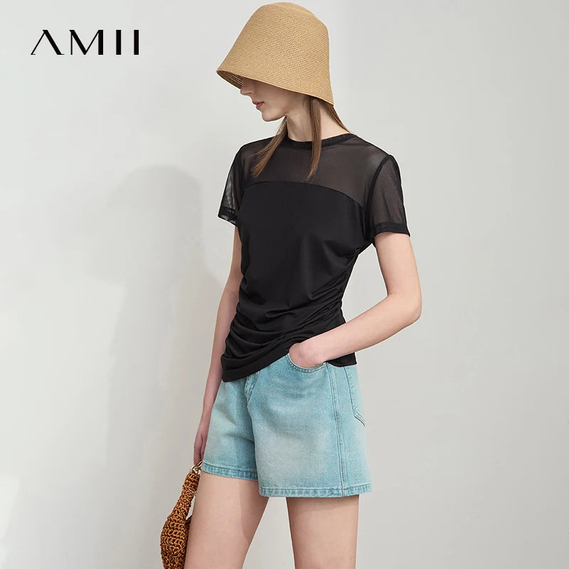 Damen T-Shirt im minimalistischen Sommerstil mit Rundhalsausschnitt und figurformendem Schnitt