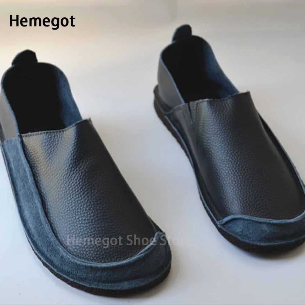 Dunkelblaue Herren-Loafer aus Leder, Vorderansicht beider Schuhe mit Schlupfausschnitt