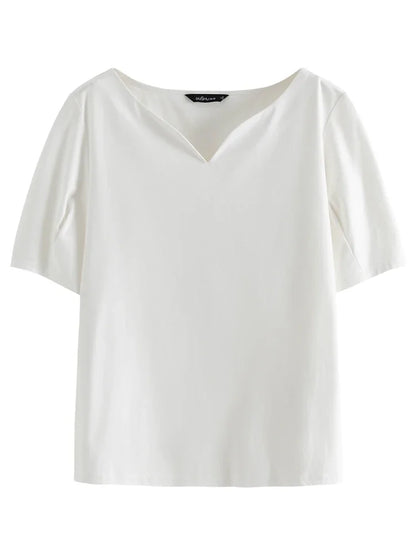 Einfaches Damen-T-Shirt mit Rundhalsausschnitt und kurzen Ärmeln – sommerlich, figurbetont und vielseitig kombinierbar.