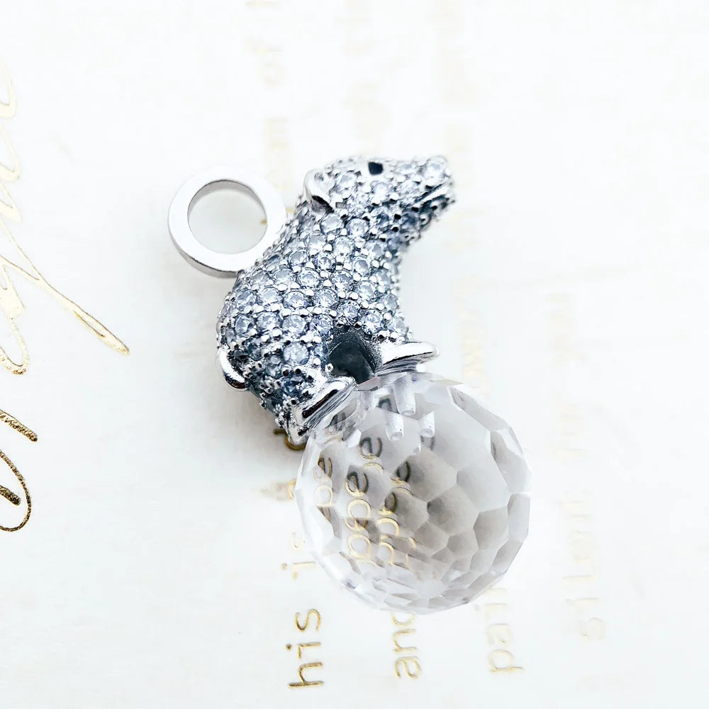 Eisbär-Anhänger aus 925 Sterlingsilber mit funkelndem Eisbärkopf und Tropfen