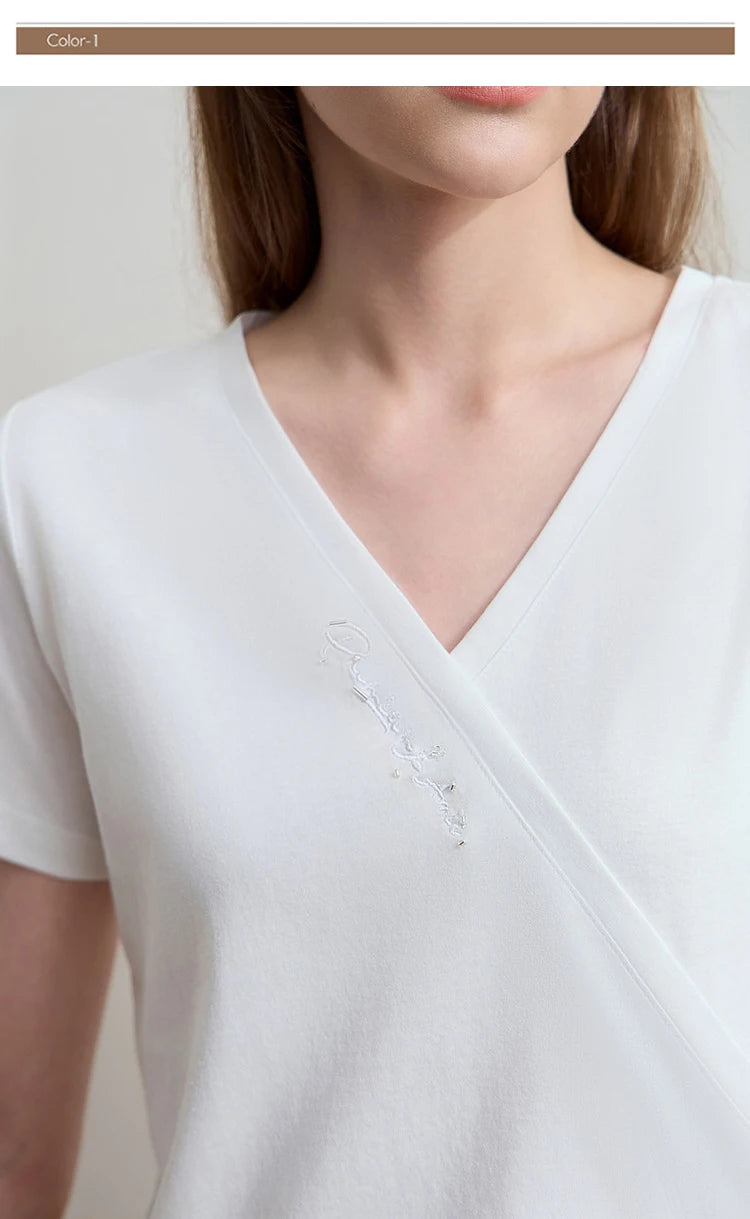 Damen T-Shirt im minimalistischem Stil mit V-Ausschnitt und Plissee-Details