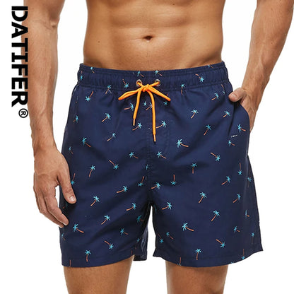 Kurze Herren-Shorts aus Polyester mit atmungsaktivem Mesh-Futter, elastischem Bund und Seitentasche – ideal für Sport und Strand.