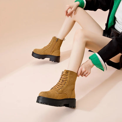 Warme Damen-Kurzstiefel aus Wildlederoptik in Senfgelb, Schnürung, profilierte Sohle