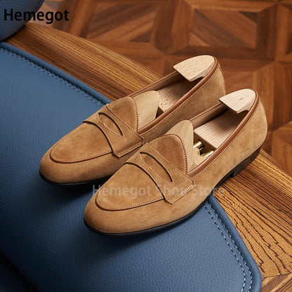 Herren-Loafer, hellbraunes Wildleder-Design mit Schlupfband und Mokassinnaht