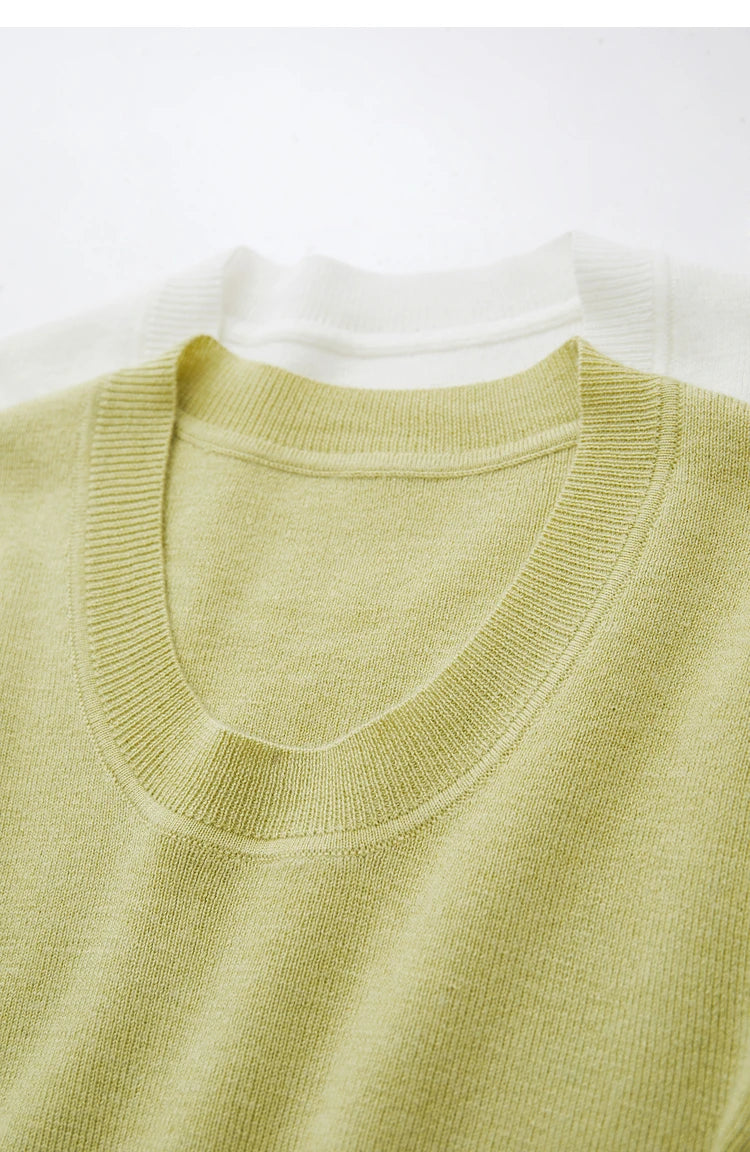 Damenpullover im Detail: U-Ausschnitt mit Rippbund, hellgrün