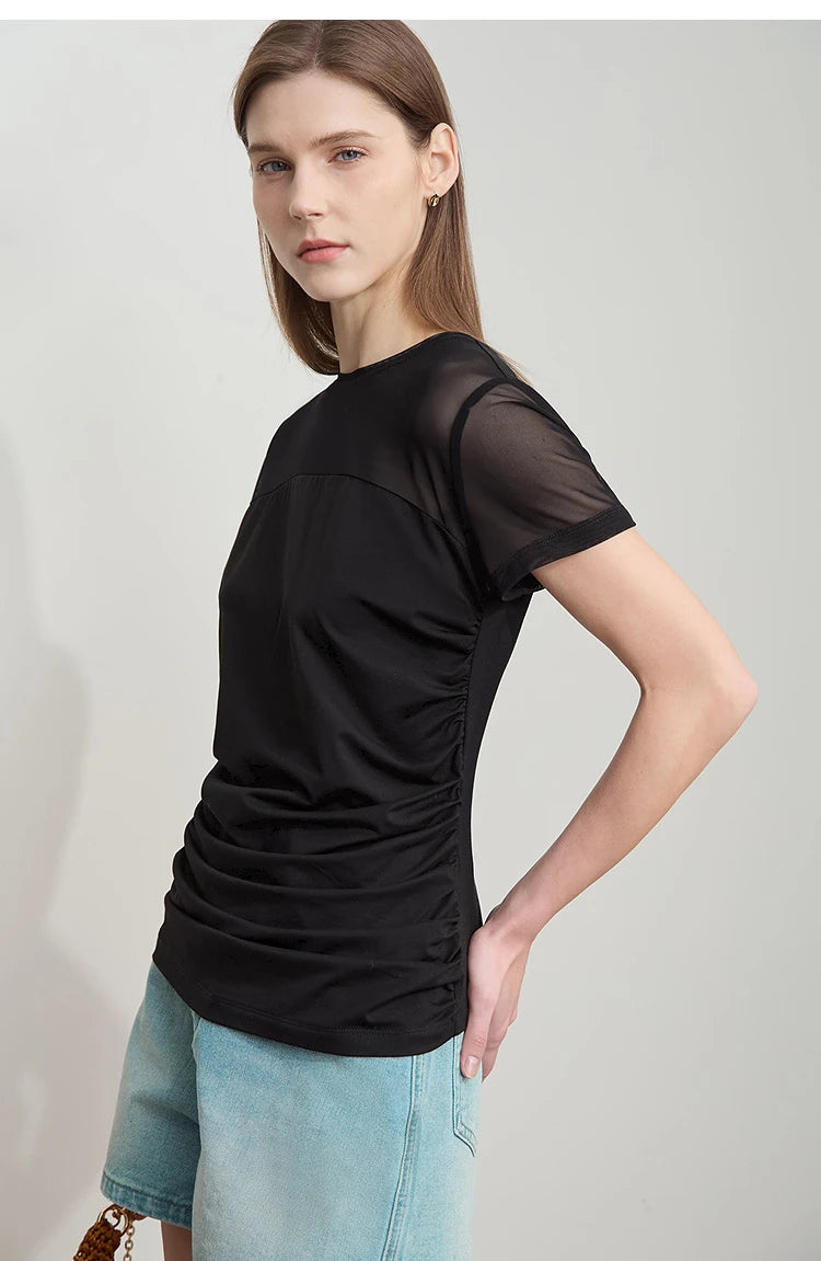 Damen T-Shirt im minimalistischen Sommerstil mit Rundhalsausschnitt und figurformendem Schnitt