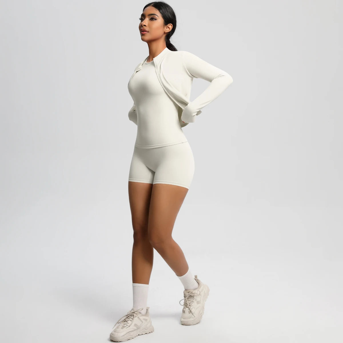 3-teiliges Yoga-Set in Hellivory: Zipjacke, enges Sporttop und Shorts