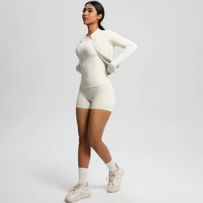 3-teiliges Yoga-Set in Hellivory: Zipjacke, enges Sporttop und Shorts