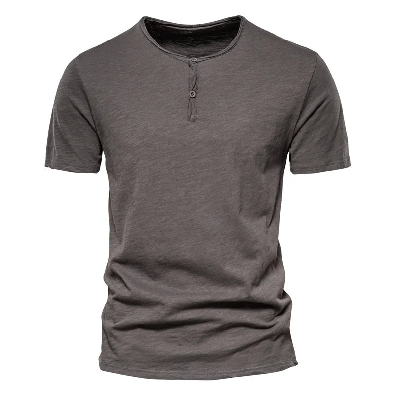 Herren T-Shirt aus einfarbigem Casual-Stoff mit klassischem Schnitt für den Sommer