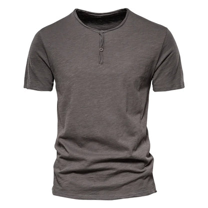 Herren T-Shirt aus einfarbigem Casual-Stoff mit klassischem Schnitt für den Sommer